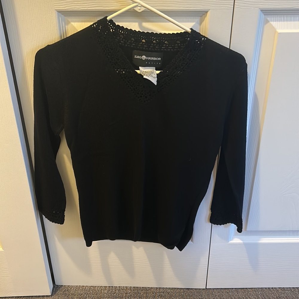 Sag Harbor Petite Women's Black V-Neck Long-Sleeve Sweater PS